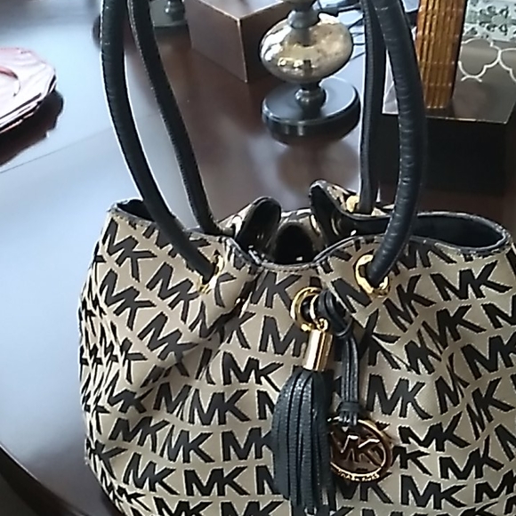 Michael Kors Handbags - Michael Kors Logo Bag